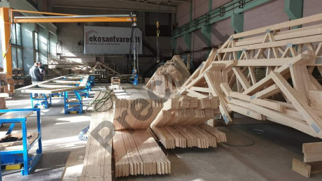 Pagamintos stogo santvaros ir karkasinės konstrukcijos Precut gamykloje.
