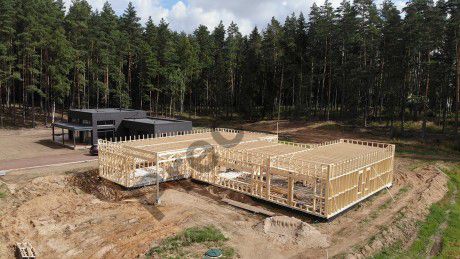Precut technologija – karkasinio namo konstrukcija statybvietėje.
